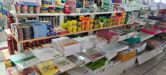 Farmacia del pueblo y papelería