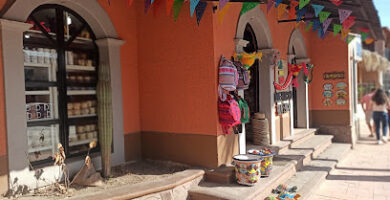 Souvenirs y Artesanias en Loreto